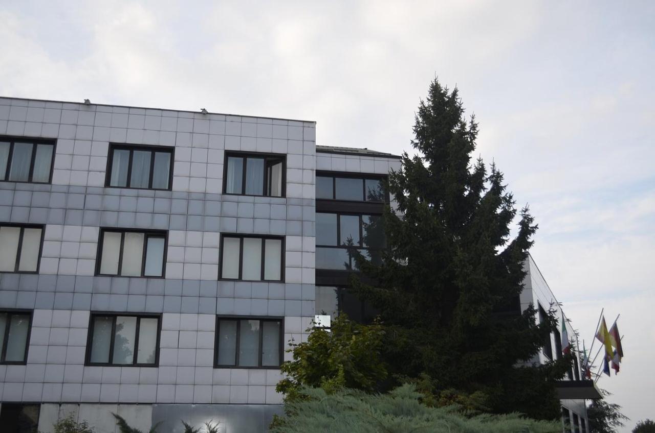 Hotel Cavalieri Pinerolo Exterior photo