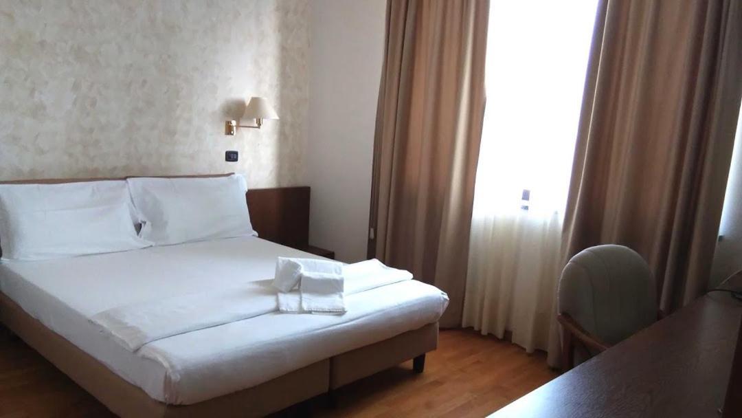 Hotel Cavalieri Pinerolo Exterior photo