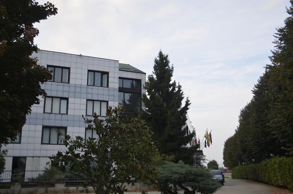 Hotel Cavalieri Pinerolo Exterior photo